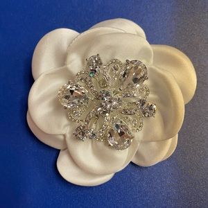 Bridal pin accessory